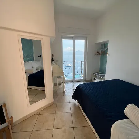 La Terrazza Sul Mare Bed & Breakfast 2*