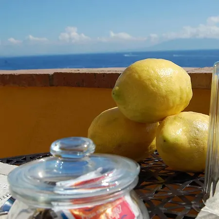 Alojamento de Acomodação e Pequeno-almoço La Terrazza Sul Mare 4*