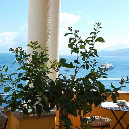 Alojamento de Acomodação e Pequeno-almoço La Terrazza Sul Mare 4*