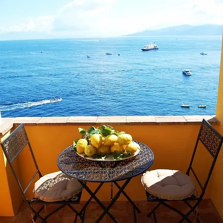 Alojamento de Acomodação e Pequeno-almoço La Terrazza Sul Mare 4*