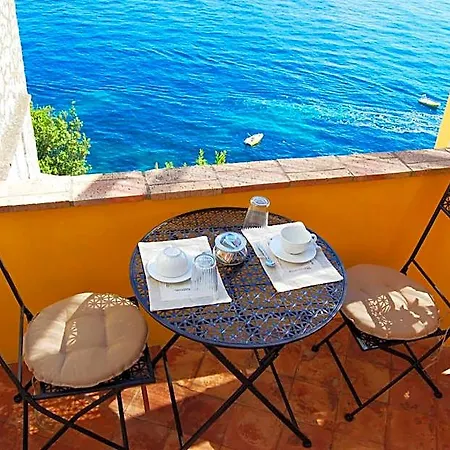 לינה וארוחת בוקר La Terrazza Sul Mare 4*