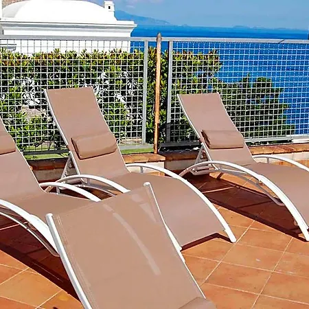 לינה וארוחת בוקר La Terrazza Sul Mare 4*