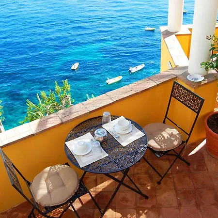 Couette-café La Terrazza Sul Mare 2*