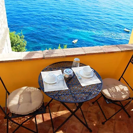 La Terrazza Sul Mare Couette-café 2*