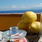 Bed & Breakfast La Terrazza Sul Mare 4*